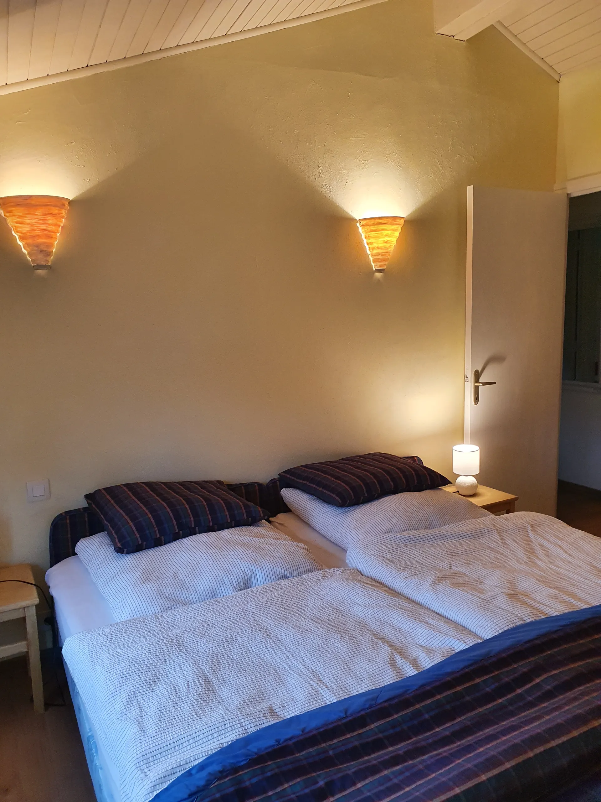 Schlafzimmer 1